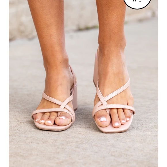 Pink Lily Kelsey Nude Low Block Heel, size 7, never worn - Picture 2 of 3